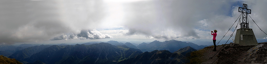 Dalla croce di vetta del Pizzo Tre Signori (2554 m) vista a sud e ovest